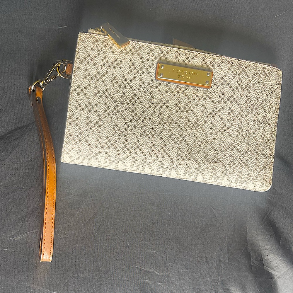 Michael kors wristlet